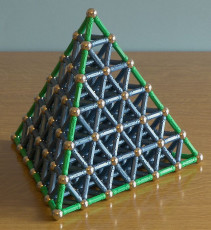 Трехгранная пирамида